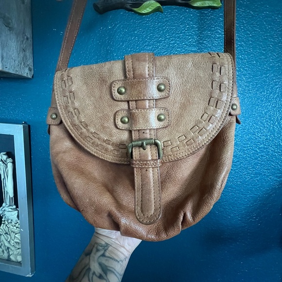 Zara Tan Crossbody Bag with Adjustable Strap and Flap Closure - Picture 7 of 8